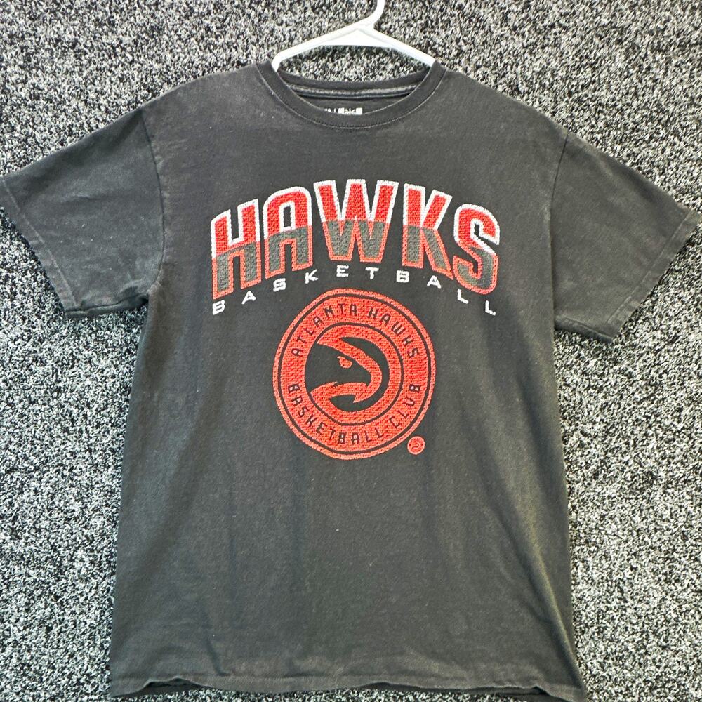 NBA Atlanta Hawks Basketball Club T-Shirt Size M Black/Red/White